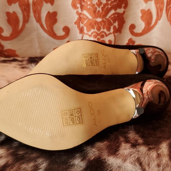 Aldo Suede Bootie, silver metallic heel - Picture 3 of 5